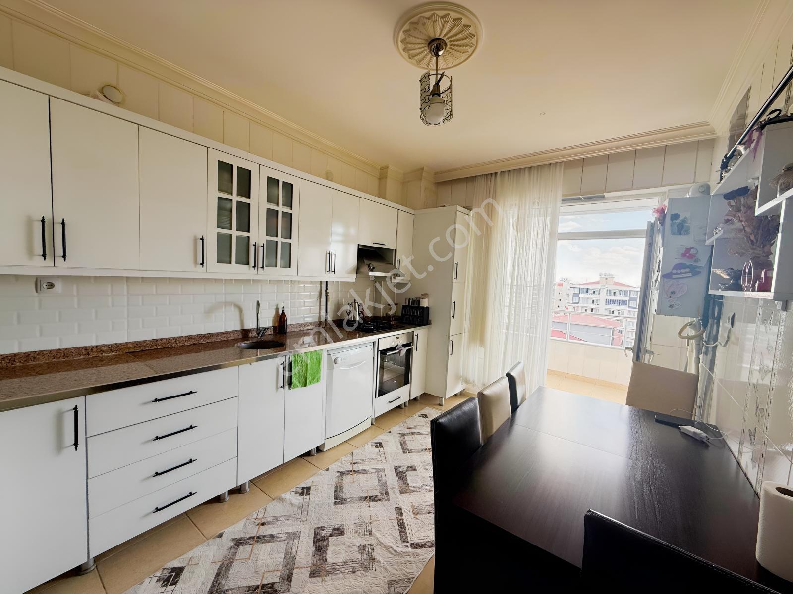 Millet Bahçesi Civarı Acil Satılık Bakımlı 3+1 Daire — fotoğraf 4