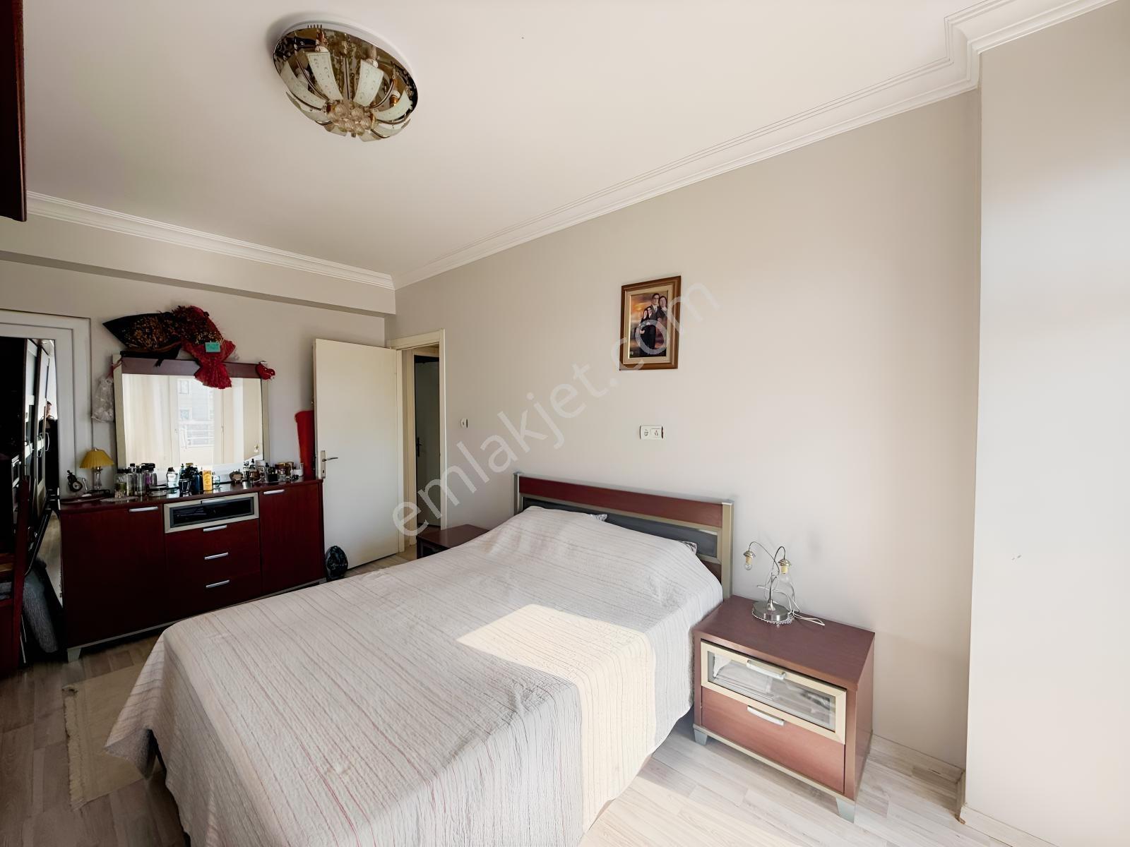 Millet Bahçesi Civarı Acil Satılık Bakımlı 3+1 Daire — fotoğraf 9