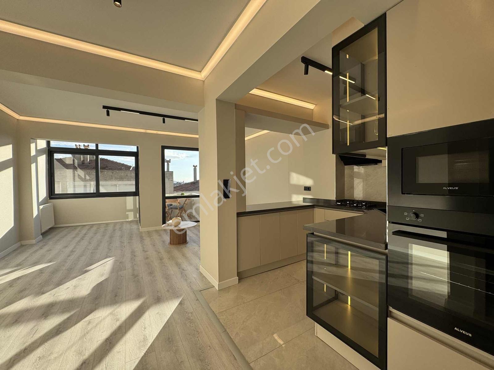 Msg'den Mithatpaşa Cadde Yakını Deniz Gören Arakat 3+1 Lüx Daire — fotoğraf 5