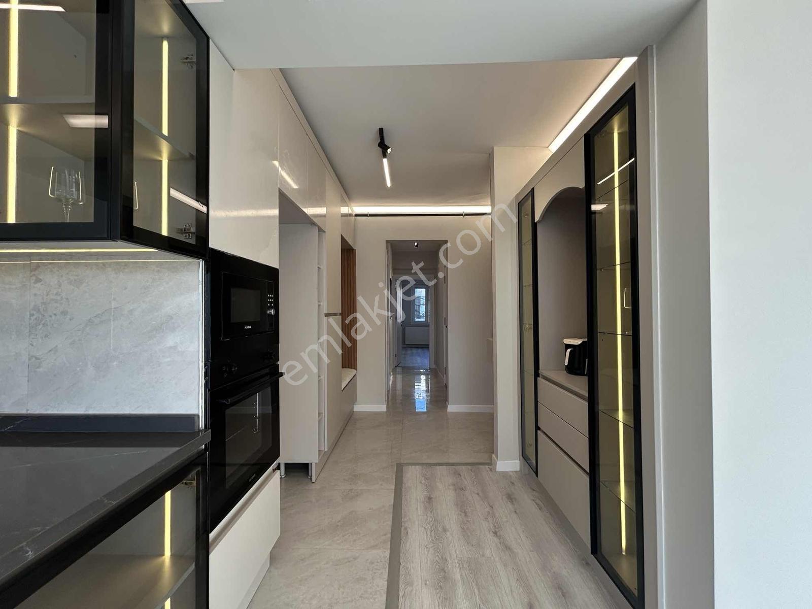 Msg'den Mithatpaşa Cadde Yakını Deniz Gören Arakat 3+1 Lüx Daire — fotoğraf 33