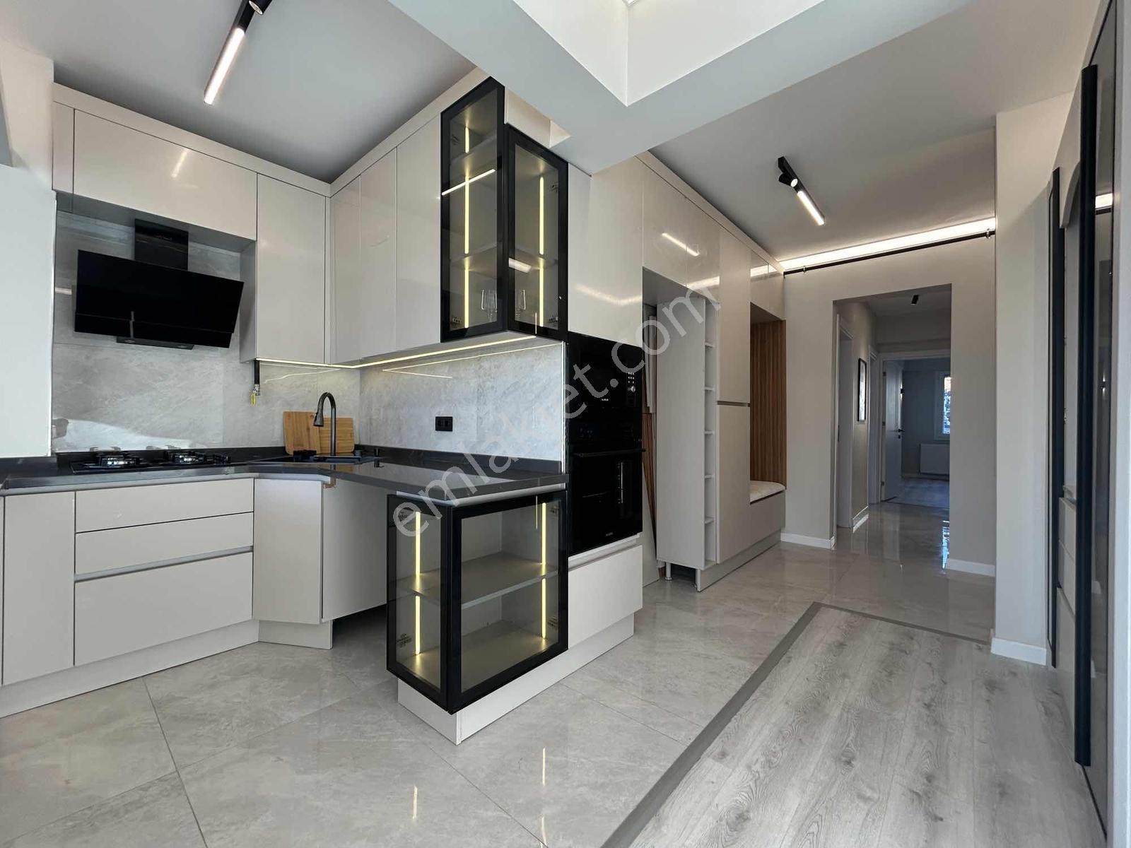 Msg'den Mithatpaşa Cadde Yakını Deniz Gören Arakat 3+1 Lüx Daire — fotoğraf 35