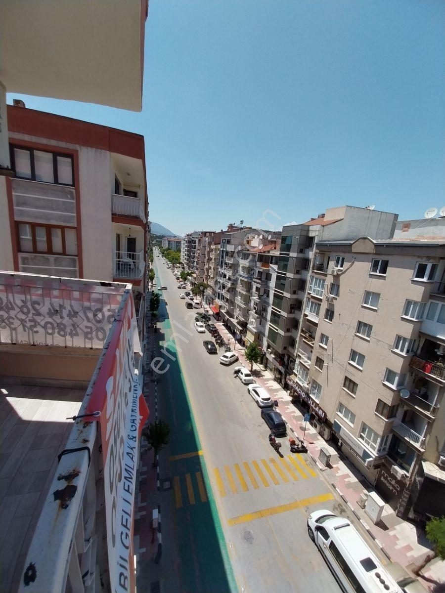 Malta'da Cadde Üzerinde Satılık Arakat Asansörlü 3+1 Daire — fotoğraf 9