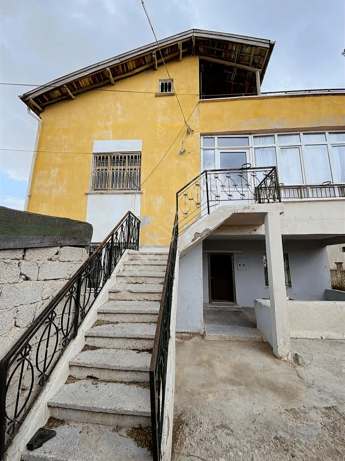 Saraçoğlunda Caddeye Cephe 703m2 Arsa İçinde Satılık Müstakil Ev — fotoğraf 3