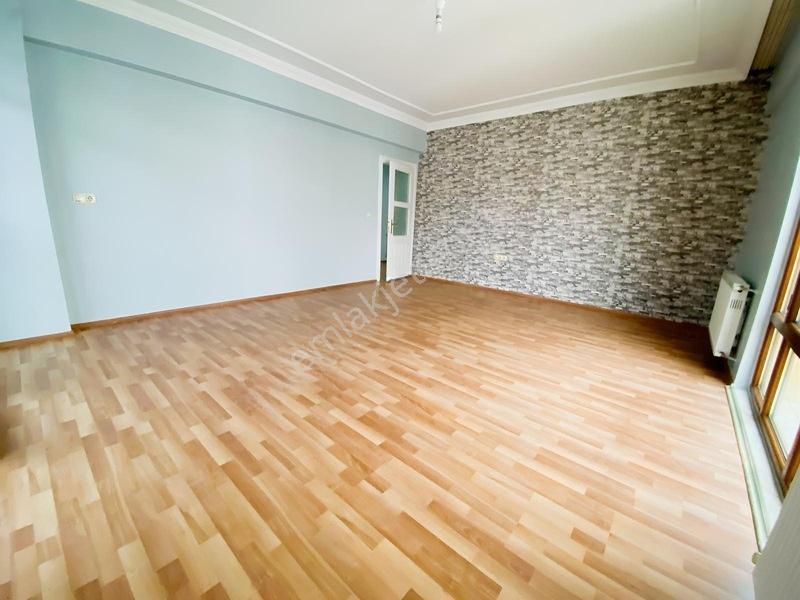 Yeni Mahallede Satılık 3+1 Geniş Daire — fotoğraf 2