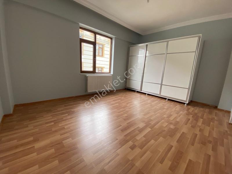 Yeni Mahallede Satılık 3+1 Geniş Daire — fotoğraf 6