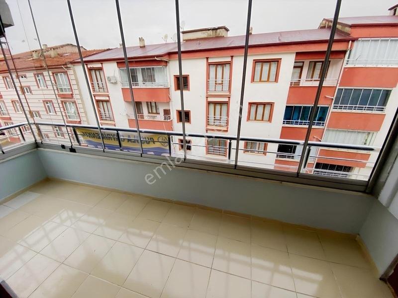 Yeni Mahallede Satılık 3+1 Geniş Daire — fotoğraf 13