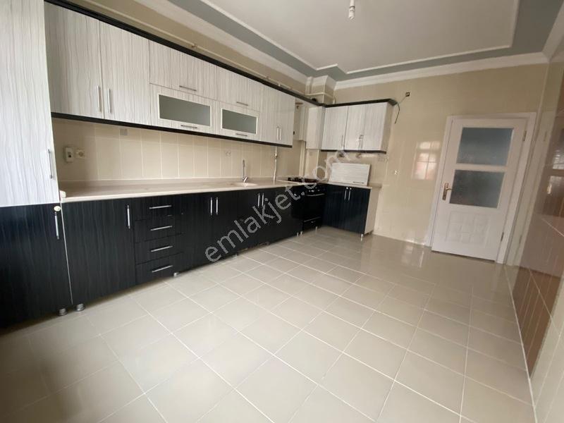 Yeni Mahallede Satılık 3+1 Geniş Daire — fotoğraf 15