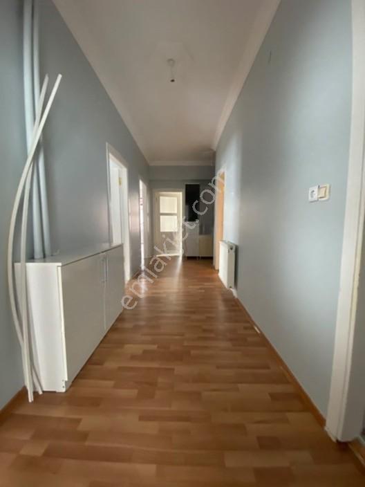 Yeni Mahallede Satılık 3+1 Geniş Daire — fotoğraf 21