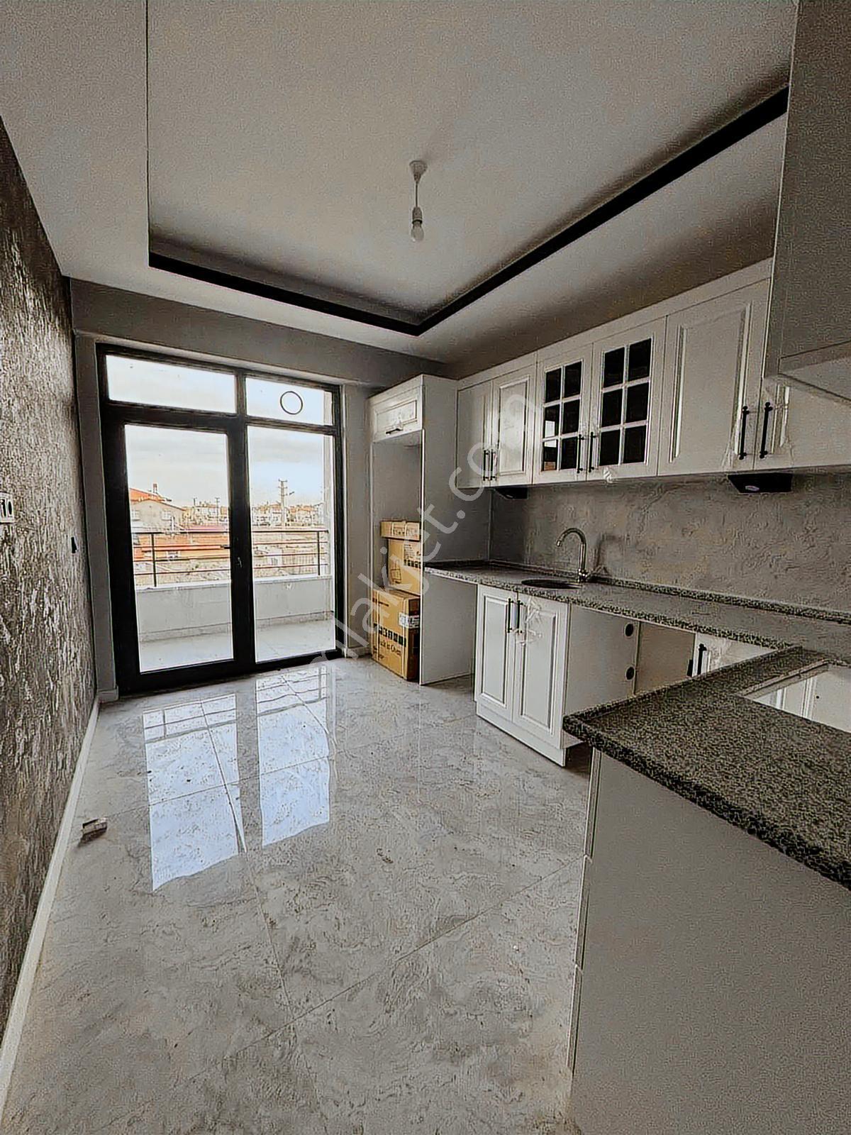 Alakova'da Satılık 2+1 Daire Eminevim Vb. Kuruluşlara Uygundur — fotoğraf 3