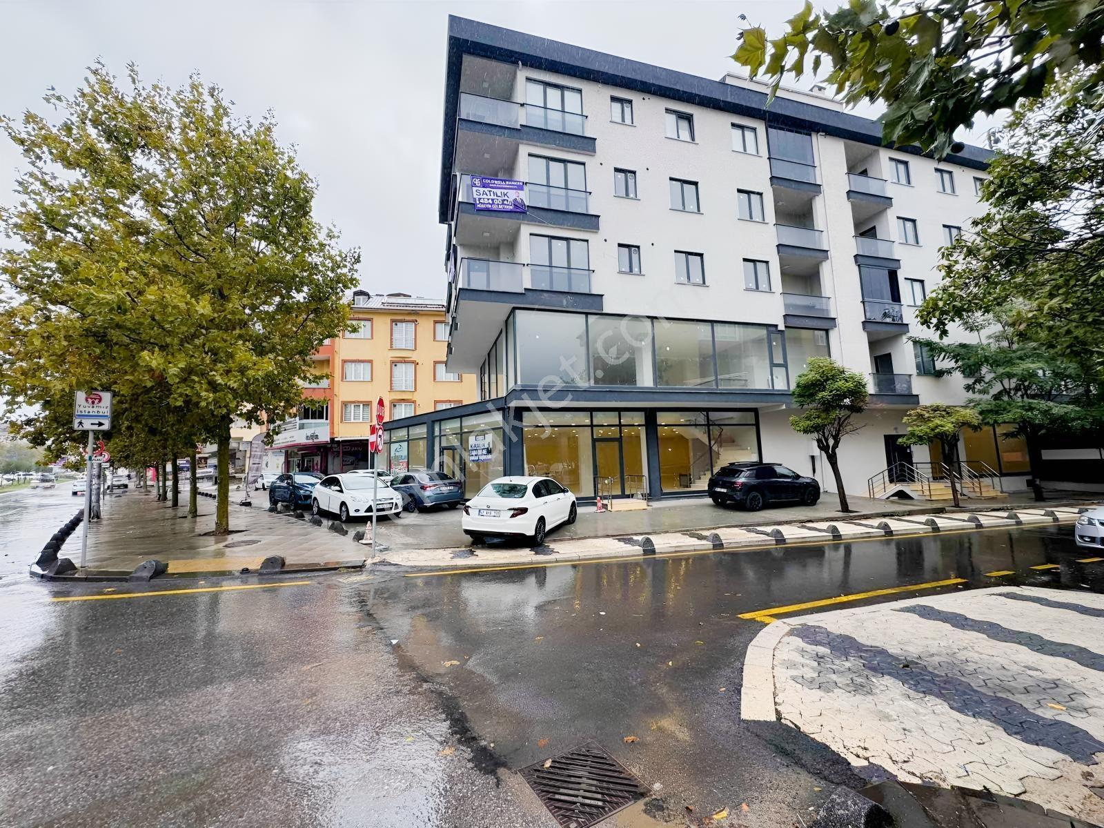 Sancaktepe De Atatürk Caddesine Cephe Kapalı Otopark Olan Daire