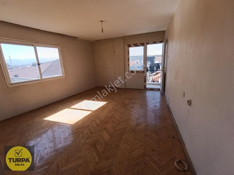 Şirinyer Menderes Cad. Arakat Ayrı Mutfak 3+1 — fotoğraf 2