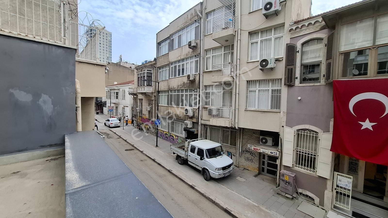 İzmir Alsancak Deniz Manzaralı Prestijli Konumda Satılık — fotoğraf 32