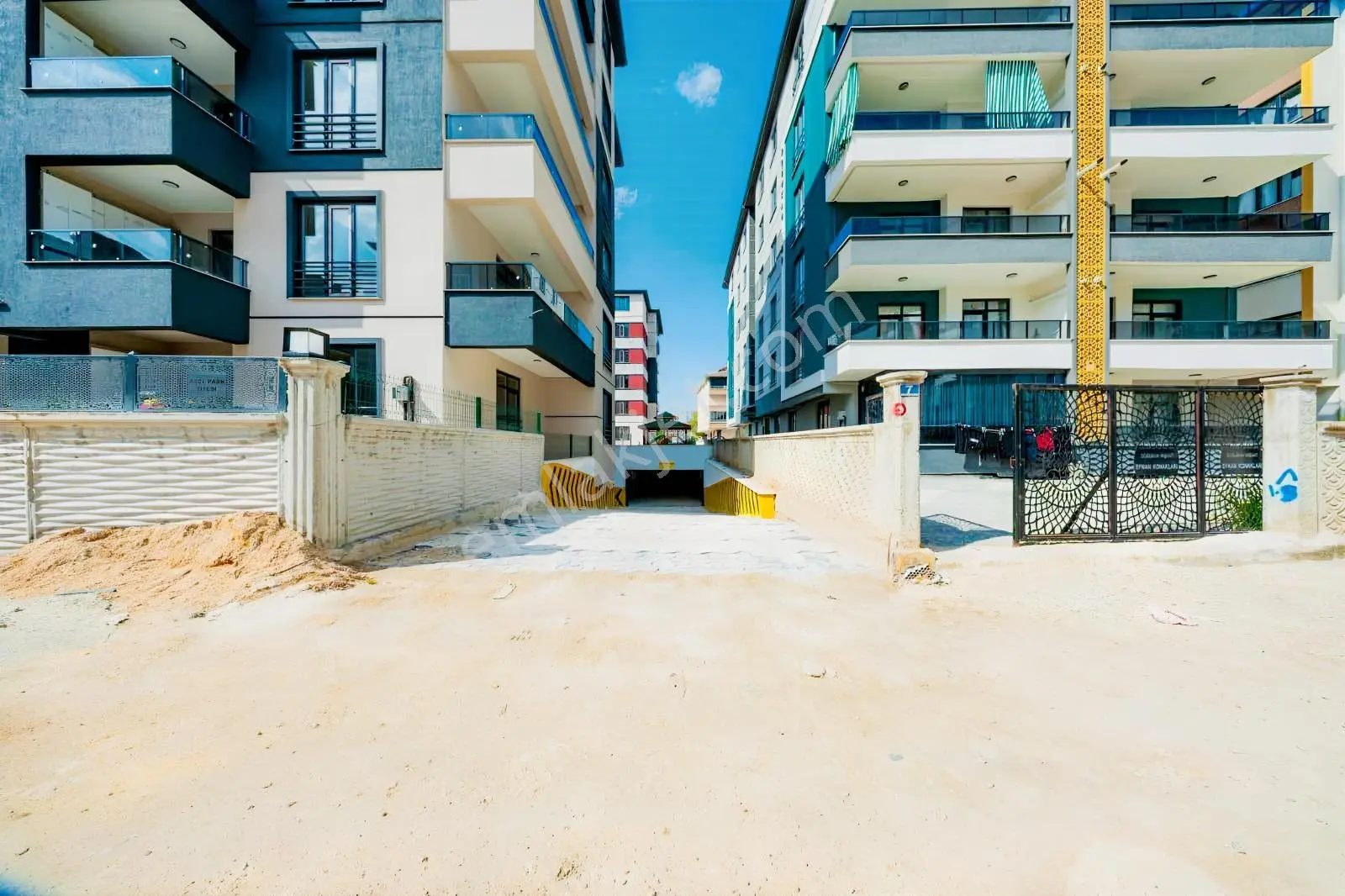 Cengizler'den Menzil Caddesin'de Satılık 3+1 Arakat Daire — fotoğraf 3