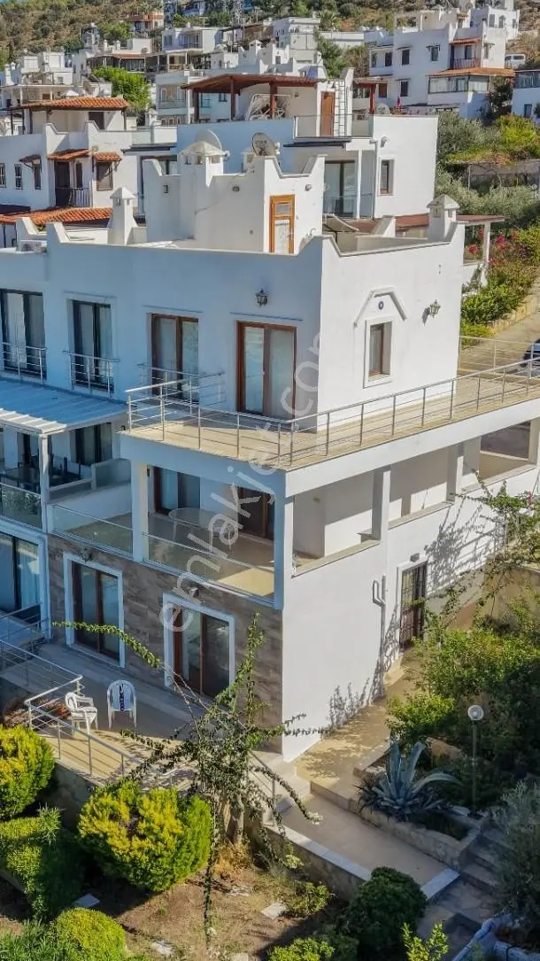 Bodrum Gündoğan Merkezde Deniz Manzaralı Yenilenmiş 4+2 Tripleks