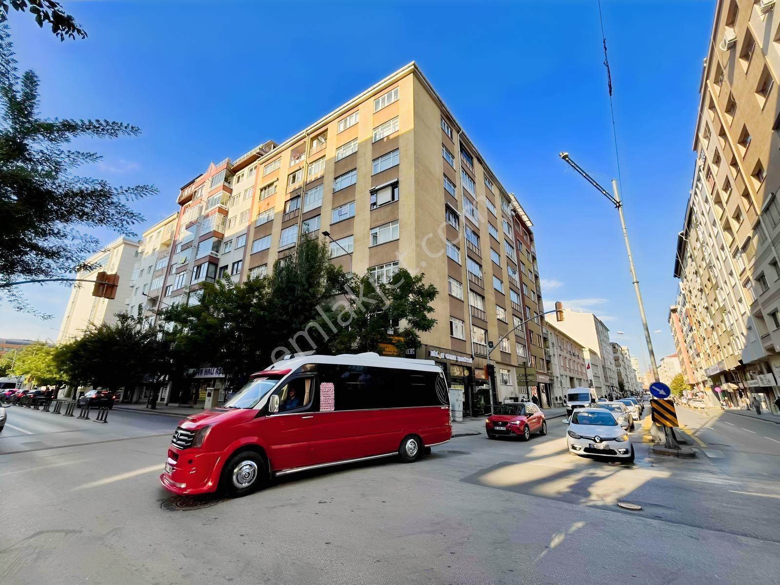 Dialog Dağ/Atatürk Cd - S. Çakır Cd Köşesi 2+1 110 M2 Köşe Daire