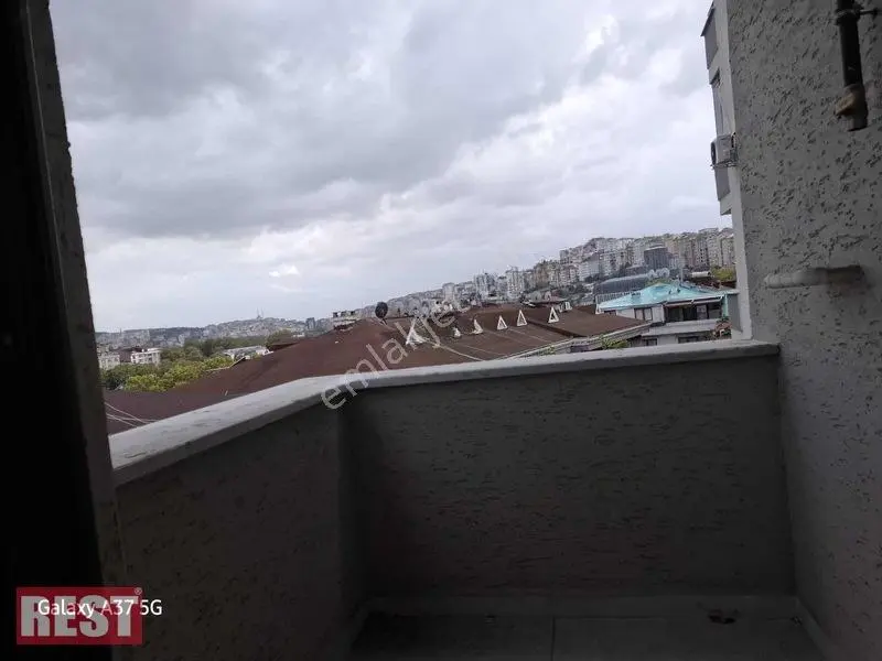 3 Yıllık Binada Hiç Oturulmamış Tramvay Dibinde Satılık — fotoğraf 2