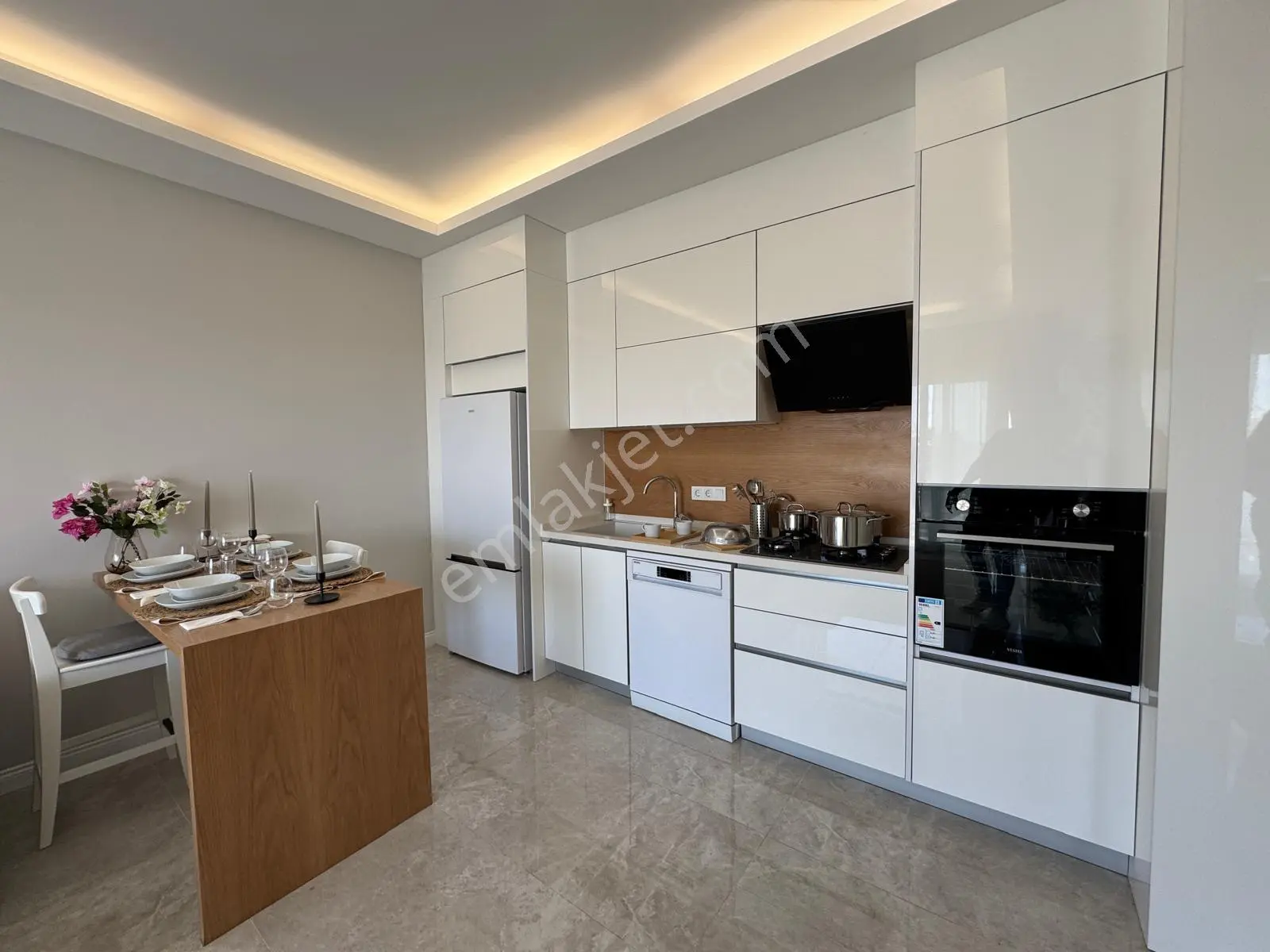 Kuşadası Kadınlar Denizi’nde Deniz Manzaralı, Havuzlu Sitede 1+1 Satılık Daire — fotoğraf 2