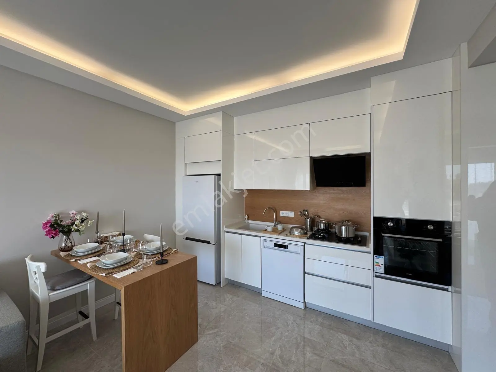 Kuşadası Kadınlar Denizi’nde Deniz Manzaralı, Havuzlu Sitede 1+1 Satılık Daire — fotoğraf 3