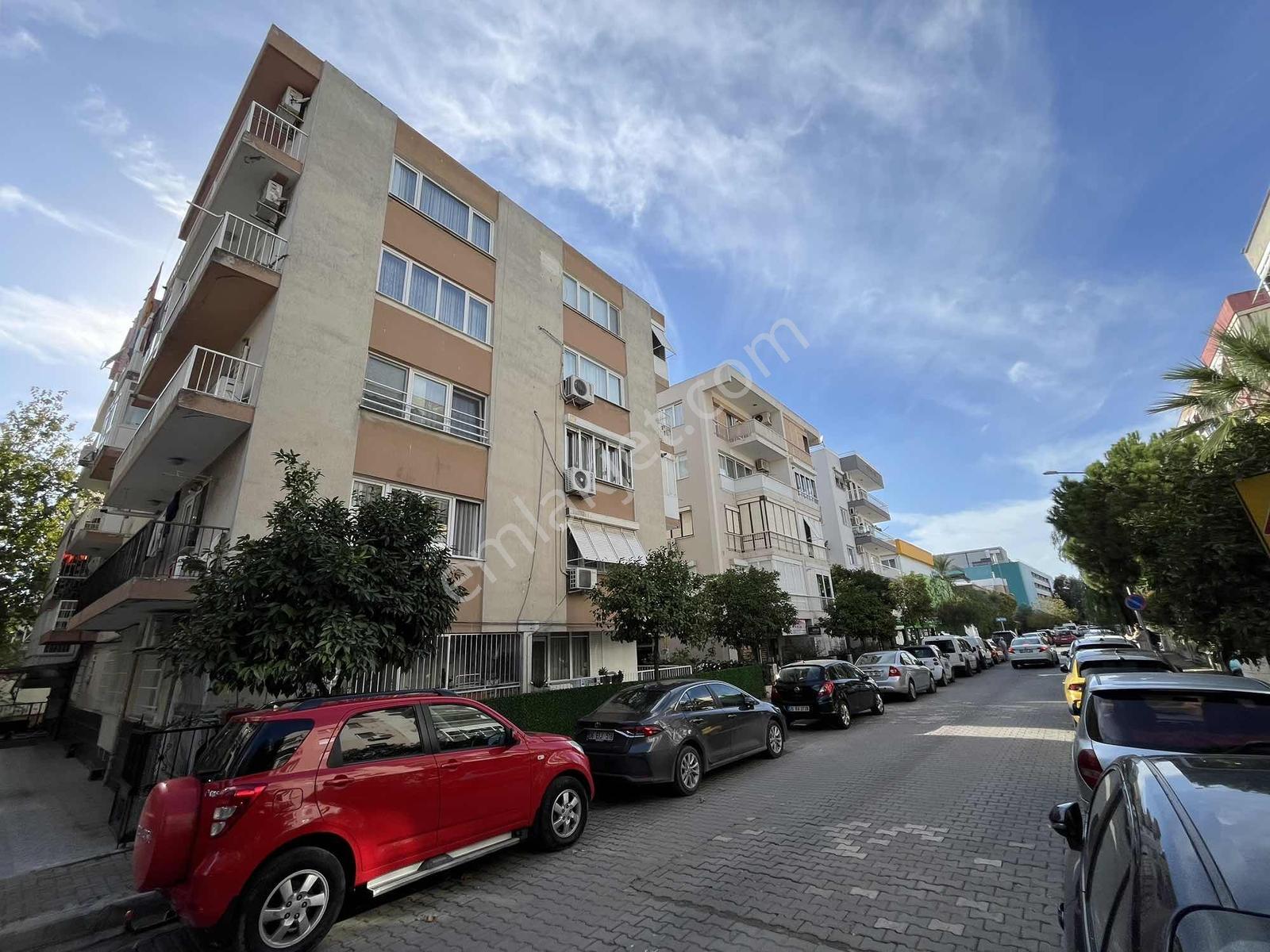 Bostanlı Merkezde Migros Yakını Satılık 2+1 Daire — fotoğraf 2
