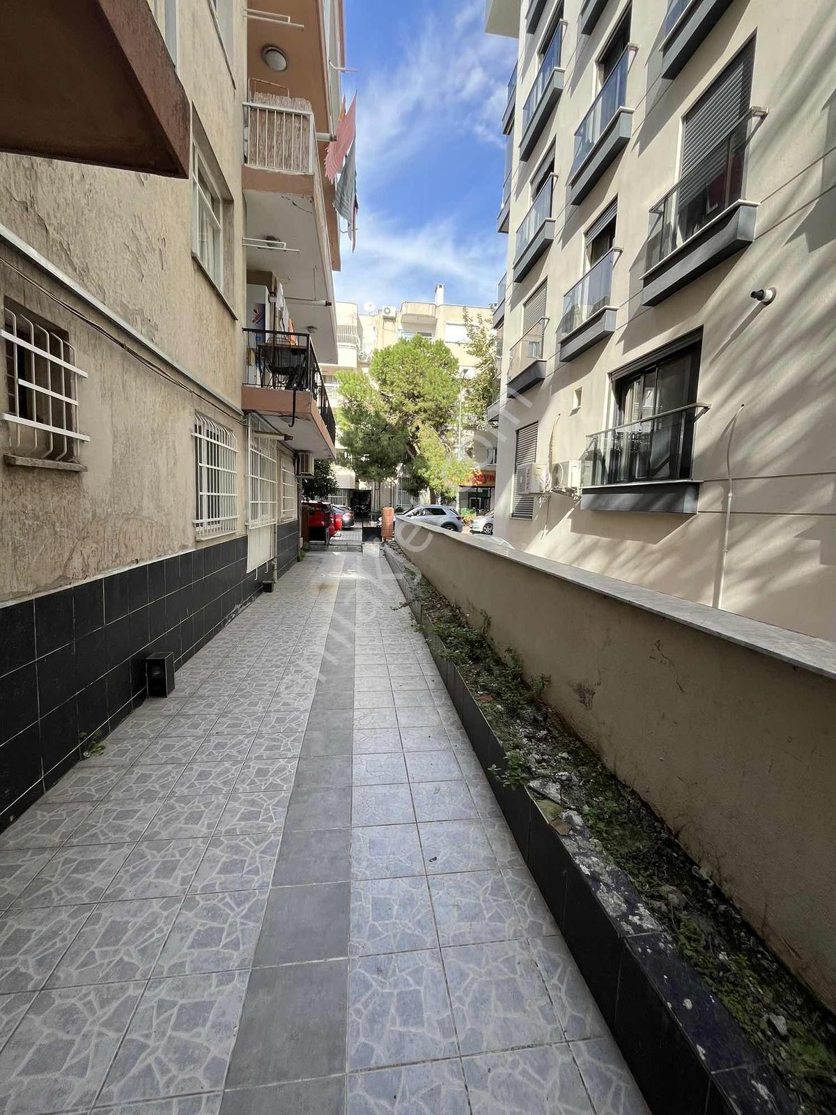 Bostanlı Merkezde Migros Yakını Satılık 2+1 Daire — fotoğraf 3