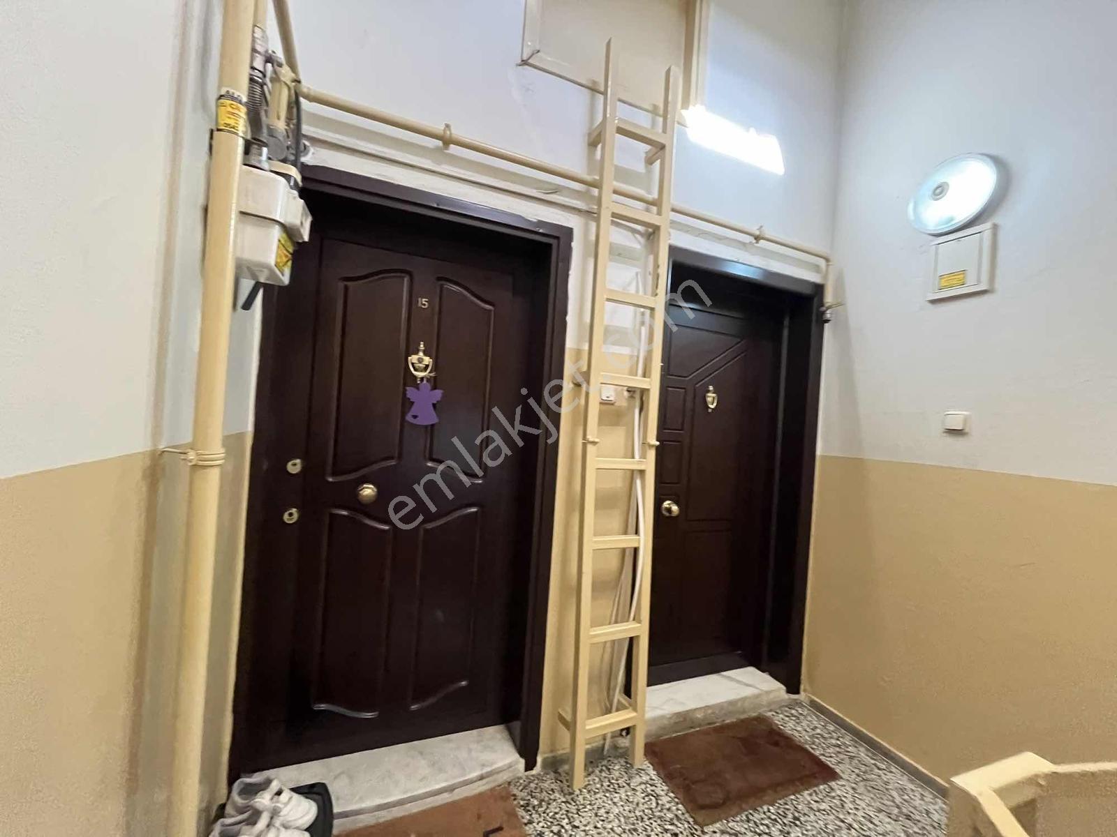 Bostanlı Merkezde Migros Yakını Satılık 2+1 Daire — fotoğraf 4