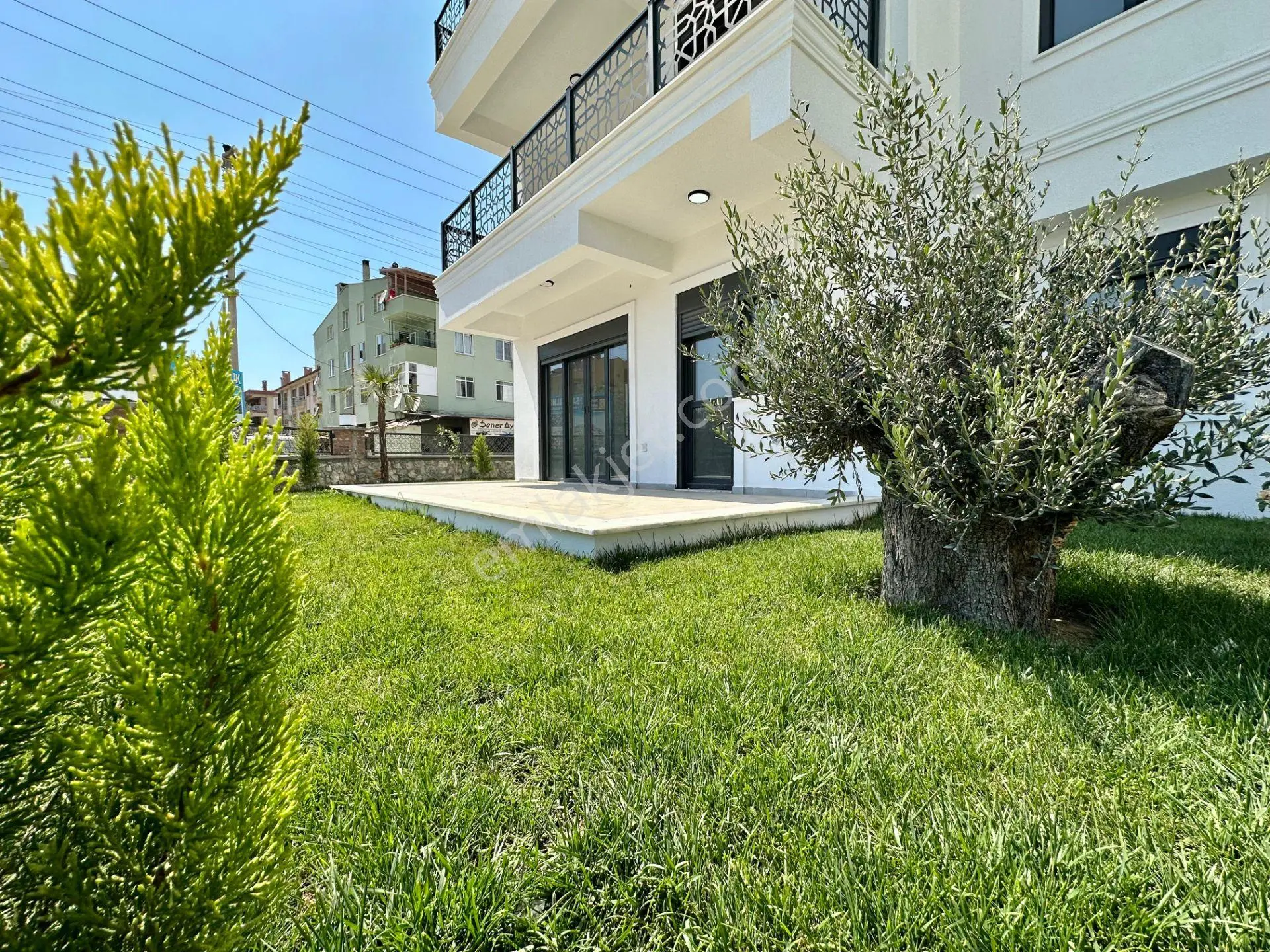꧁ Ay Emlaktan꧂küçükkuyu'da Lüks Sitede Denize 250 Mt Bahçe Kullanımlı Satılık 2+1 Daire — fotoğraf 3