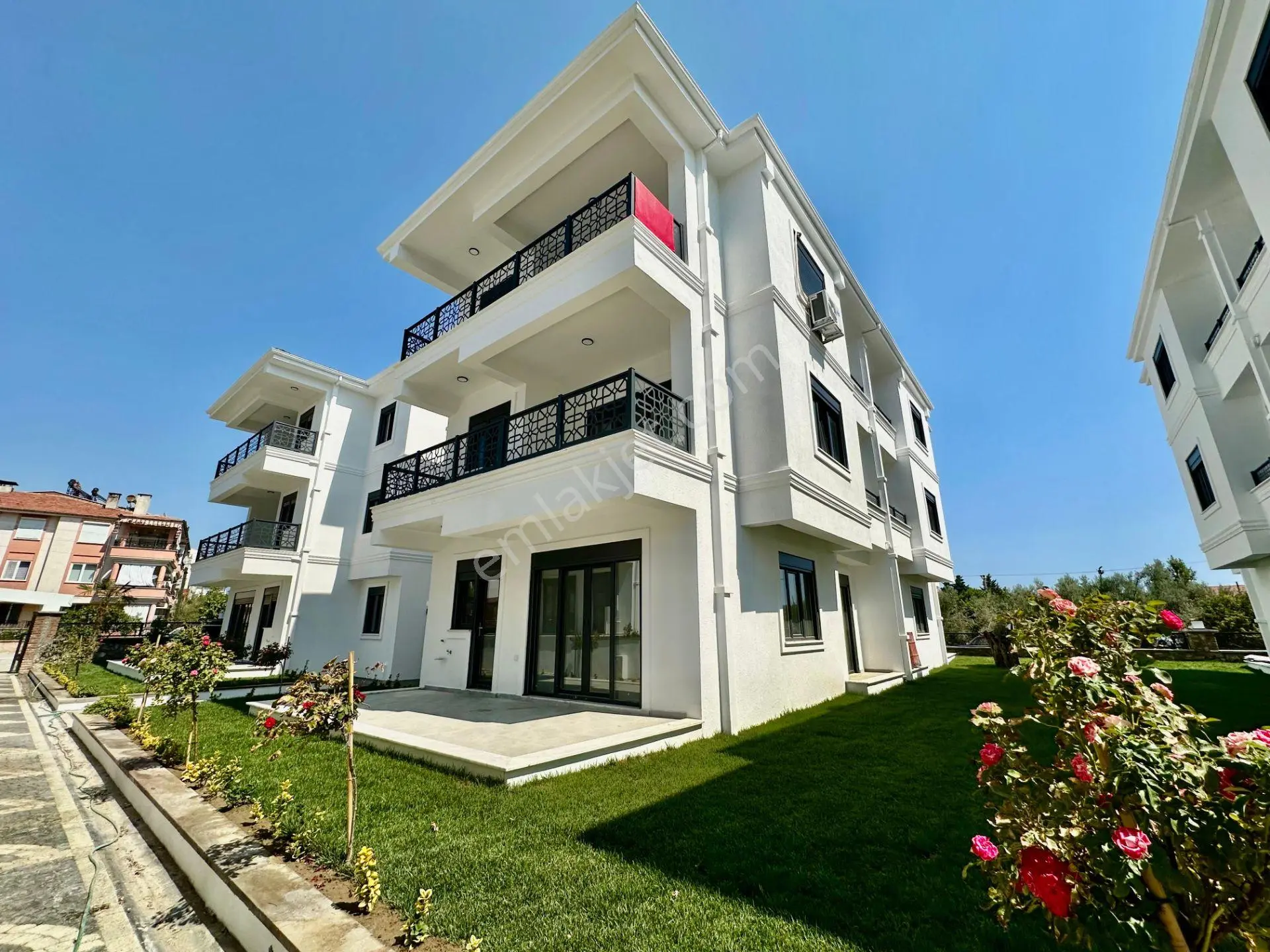 ꧁ Ay Emlaktan꧂küçükkuyu'da Lüks Sitede Denize 250 Mt Bahçe Kullanımlı Satılık 2+1 Daire — fotoğraf 4