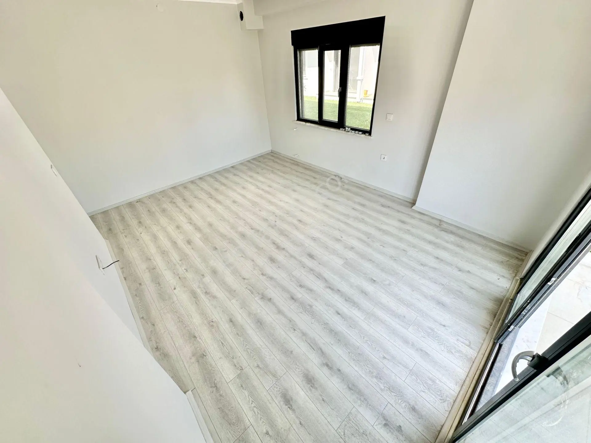꧁ Ay Emlaktan꧂küçükkuyu'da Lüks Sitede Denize 250 Mt Bahçe Kullanımlı Satılık 2+1 Daire — fotoğraf 14