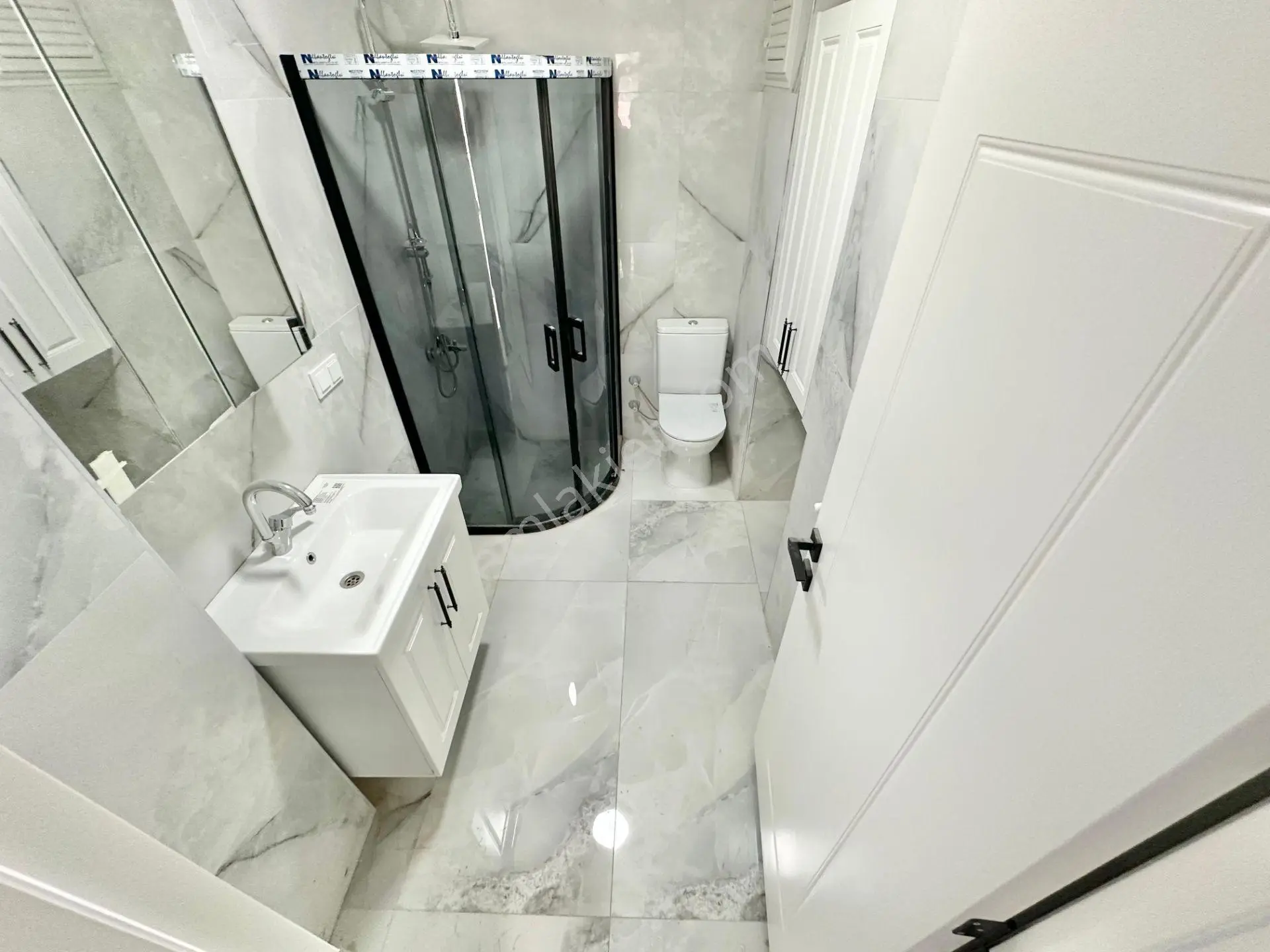 ꧁ Ay Emlaktan꧂küçükkuyu'da Lüks Sitede Denize 250 Mt Bahçe Kullanımlı Satılık 2+1 Daire — fotoğraf 23
