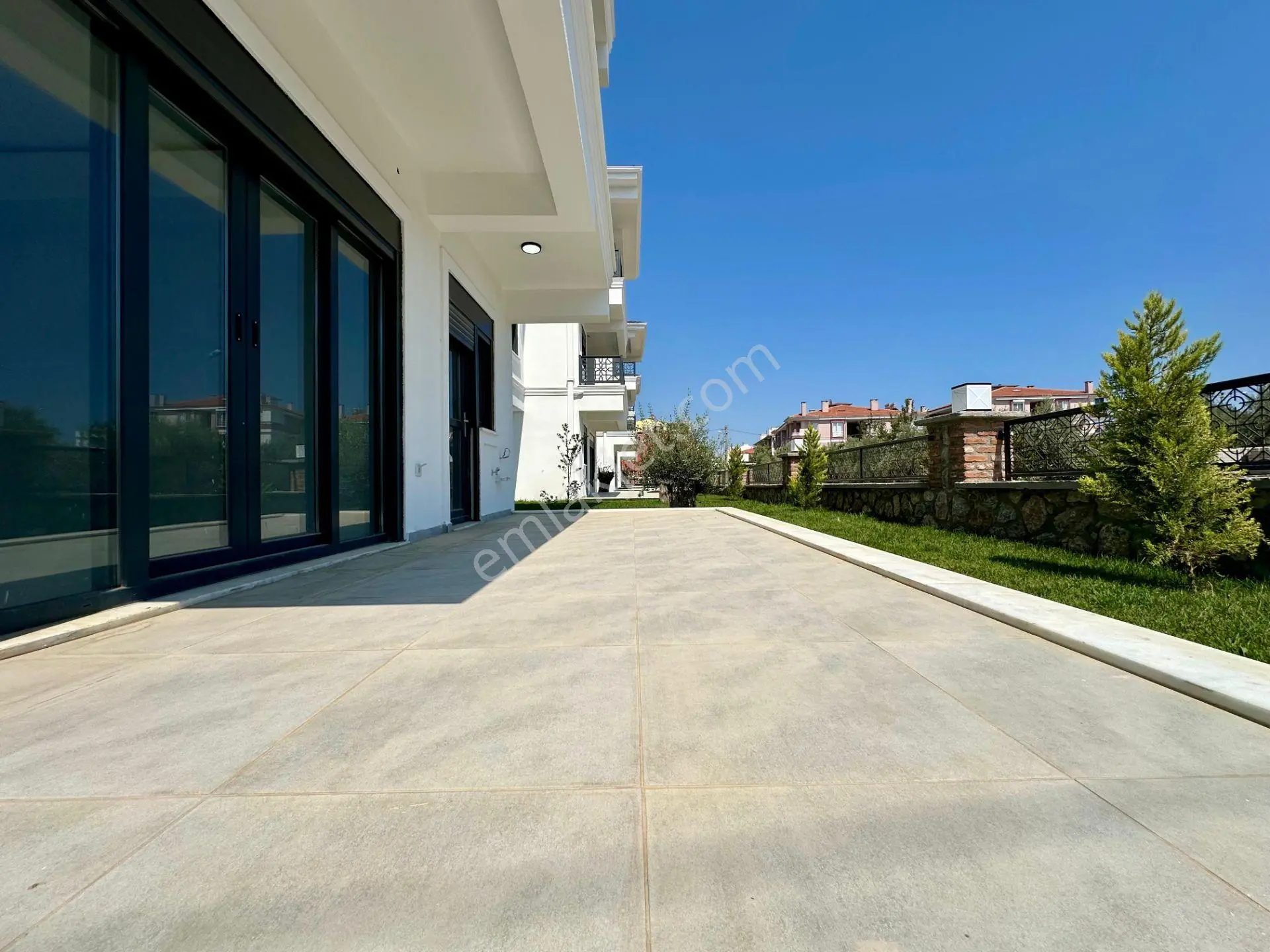 ꧁ Ay Emlaktan꧂küçükkuyu'da Lüks Sitede Denize 250 Mt Bahçe Kullanımlı Satılık 2+1 Daire — fotoğraf 30