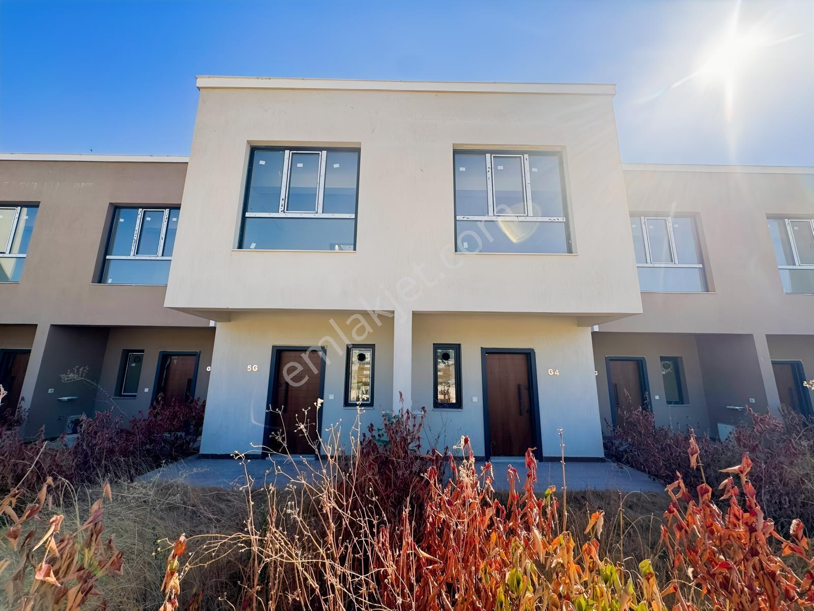 Villakent'Te Site İçerisinde Bahçeli 2+1 Satılık Dubleks Villa