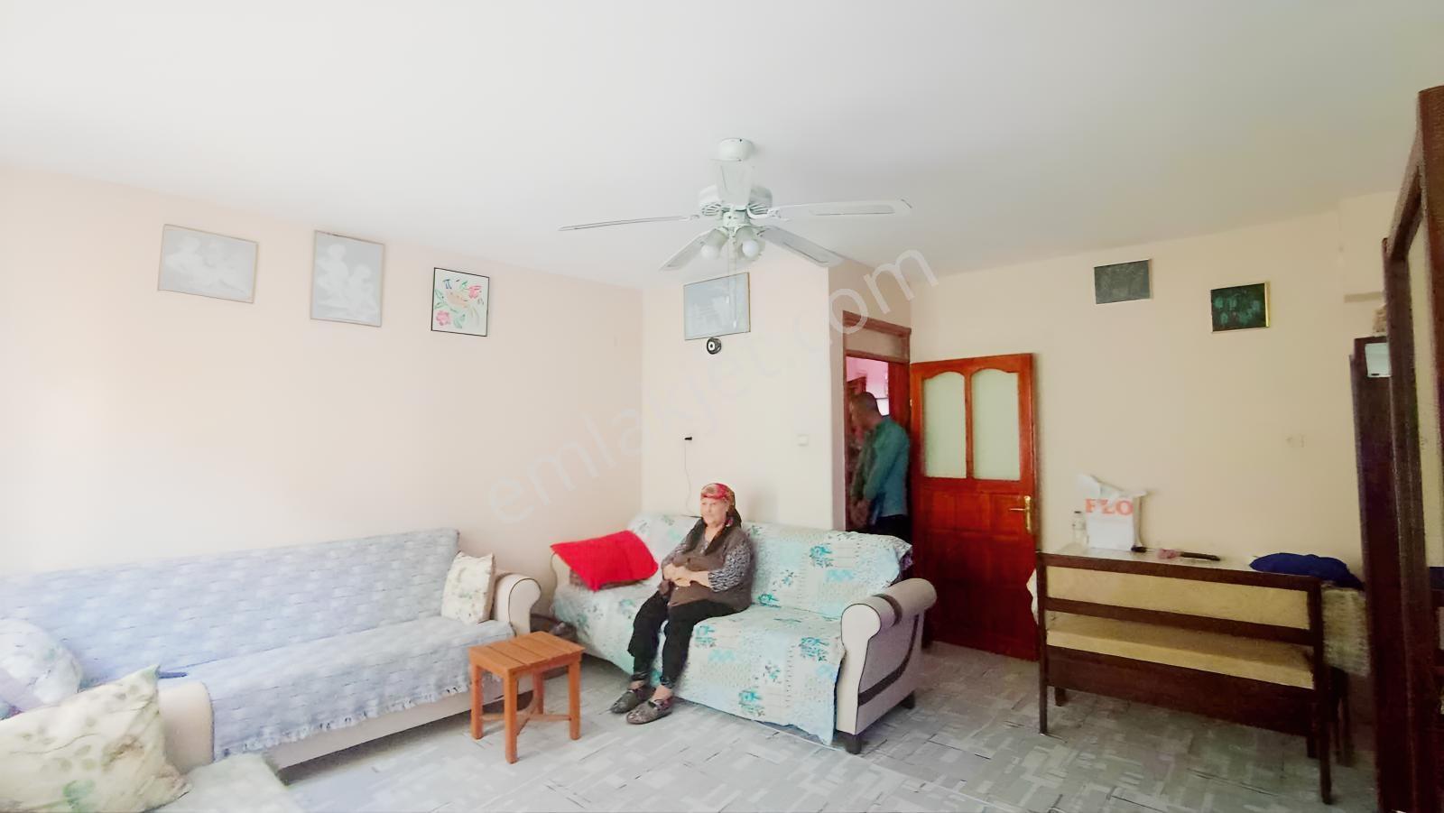 Karabağlar Bozyaka Pazar Yeri Üstünde 3+1 100 M2 Satılık Daire — fotoğraf 3