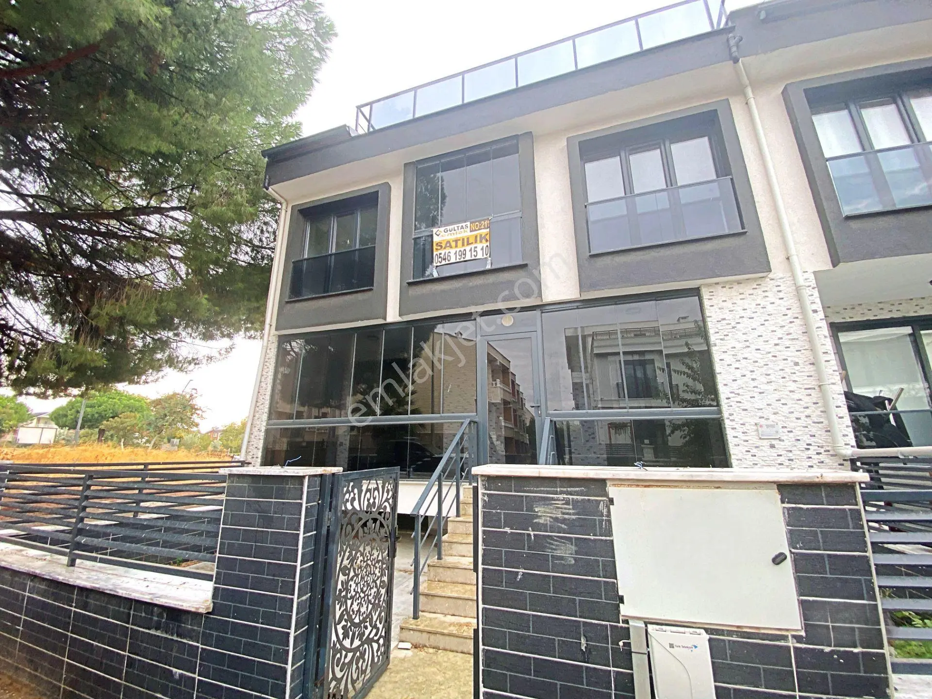 Edremitte Yetki Gültaş Emlaktan Satılık 5+1 Lüx Villa Satışta — fotoğraf 2