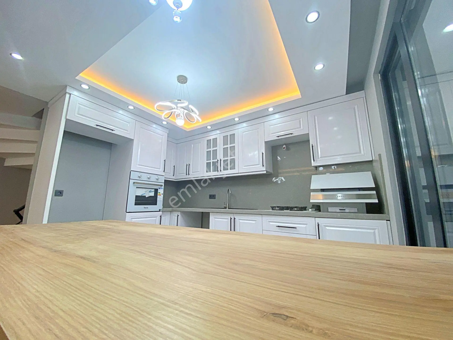Edremitte Yetki Gültaş Emlaktan Satılık 5+1 Lüx Villa Satışta — fotoğraf 5