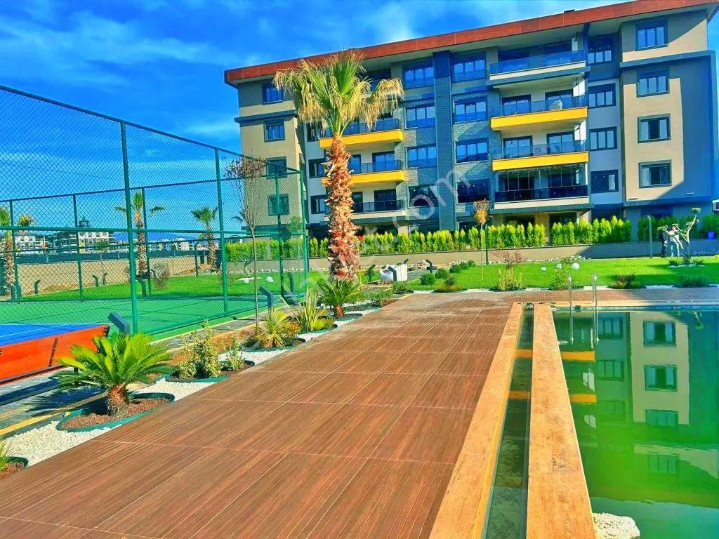 Uytundan Örende Havuzlu Ultralüks Sitede Arakat Satılık 2+1 — fotoğraf 3
