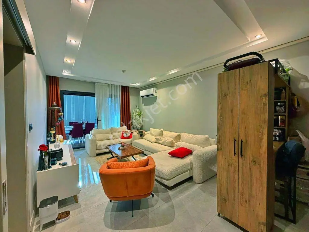 Uytundan Örende Havuzlu Ultralüks Sitede Arakat Satılık 2+1 — fotoğraf 4