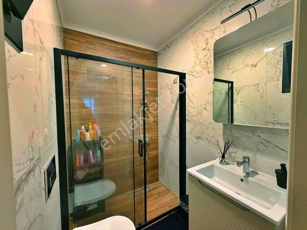 Uytundan Örende Havuzlu Ultralüks Sitede Arakat Satılık 2+1 — fotoğraf 8