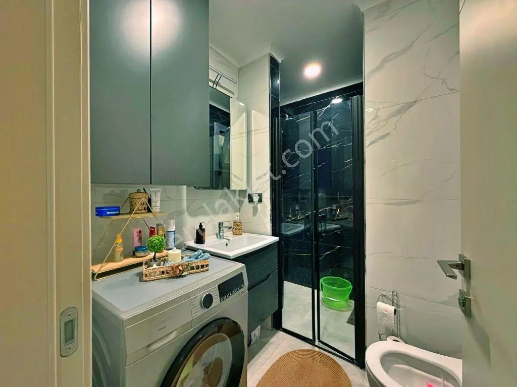 Uytundan Örende Havuzlu Ultralüks Sitede Arakat Satılık 2+1 — fotoğraf 9