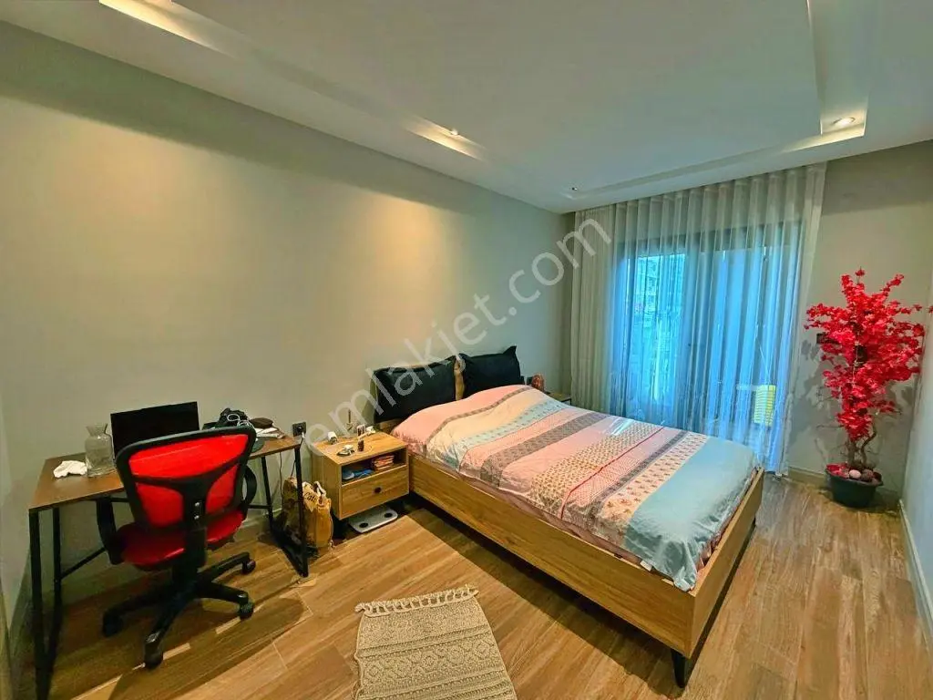 Uytundan Örende Havuzlu Ultralüks Sitede Arakat Satılık 2+1 — fotoğraf 10