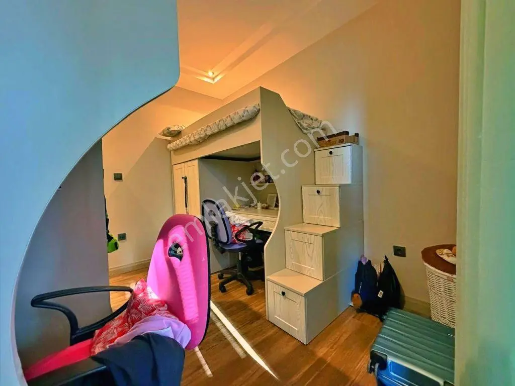 Uytundan Örende Havuzlu Ultralüks Sitede Arakat Satılık 2+1 — fotoğraf 11