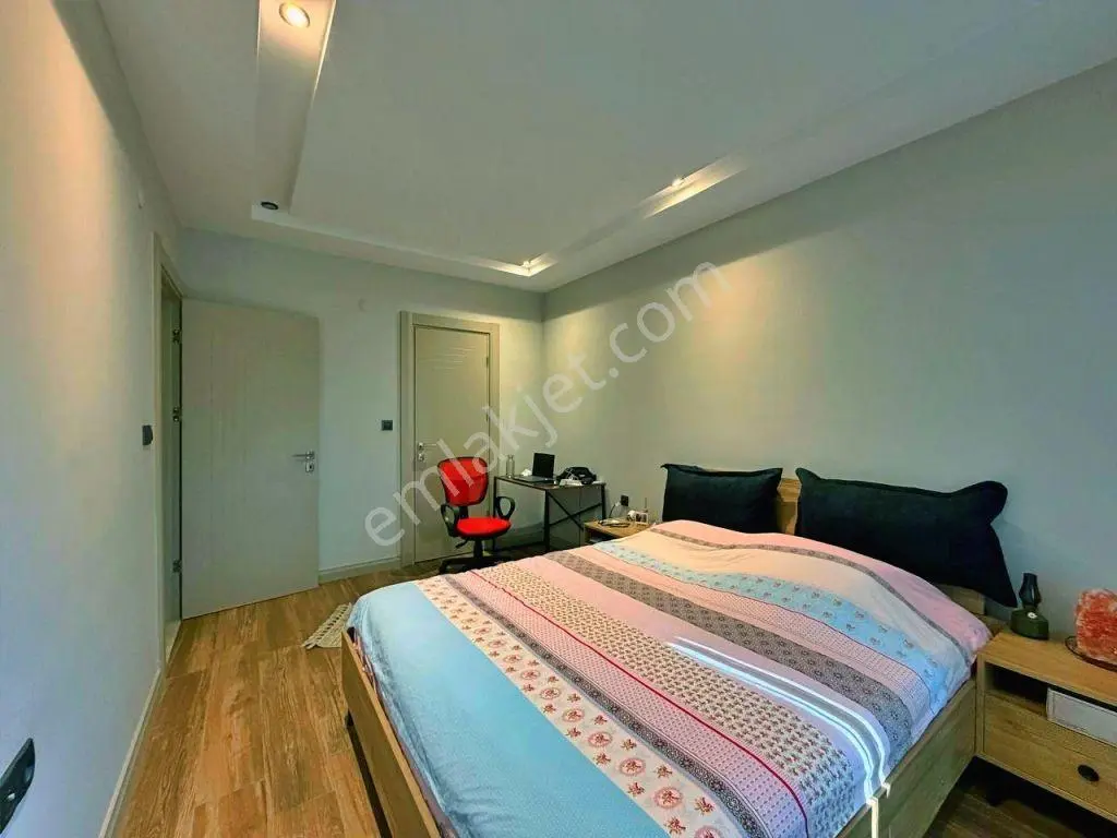 Uytundan Örende Havuzlu Ultralüks Sitede Arakat Satılık 2+1 — fotoğraf 13
