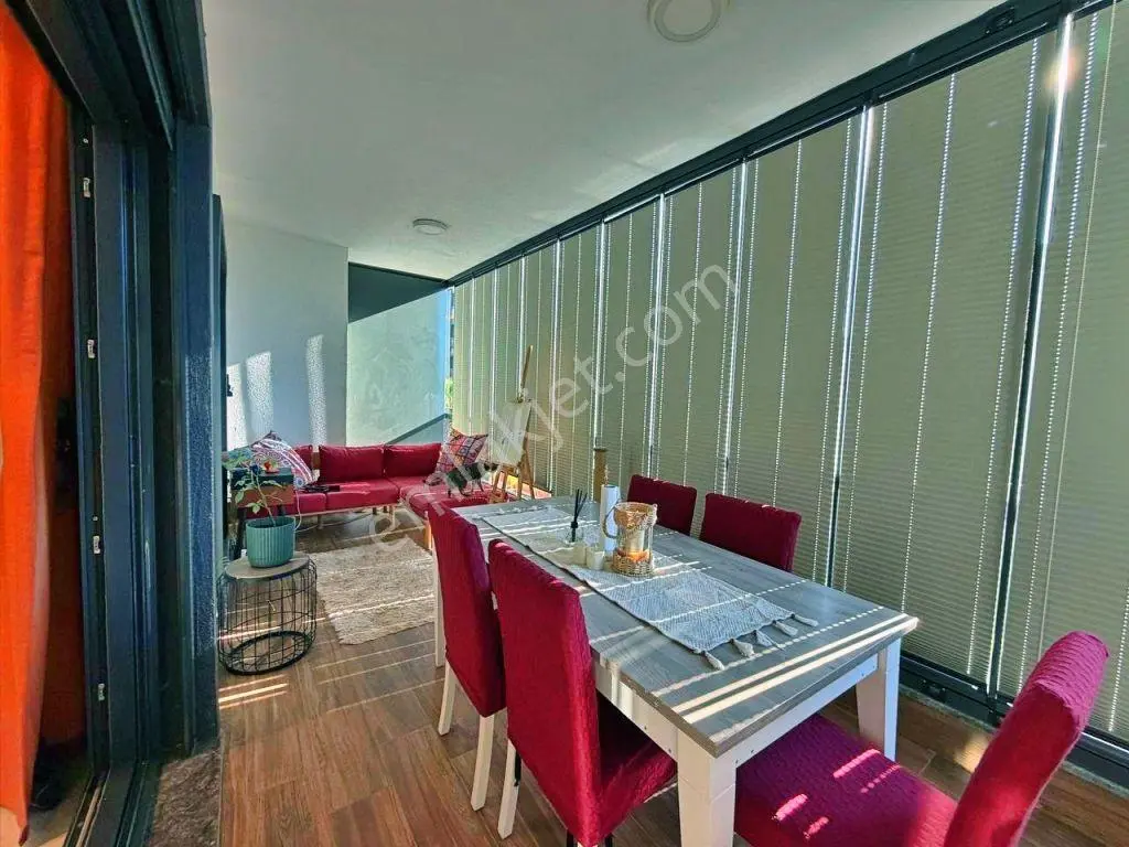Uytundan Örende Havuzlu Ultralüks Sitede Arakat Satılık 2+1 — fotoğraf 14