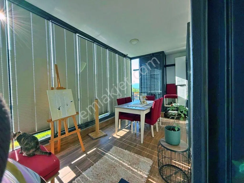 Uytundan Örende Havuzlu Ultralüks Sitede Arakat Satılık 2+1 — fotoğraf 17