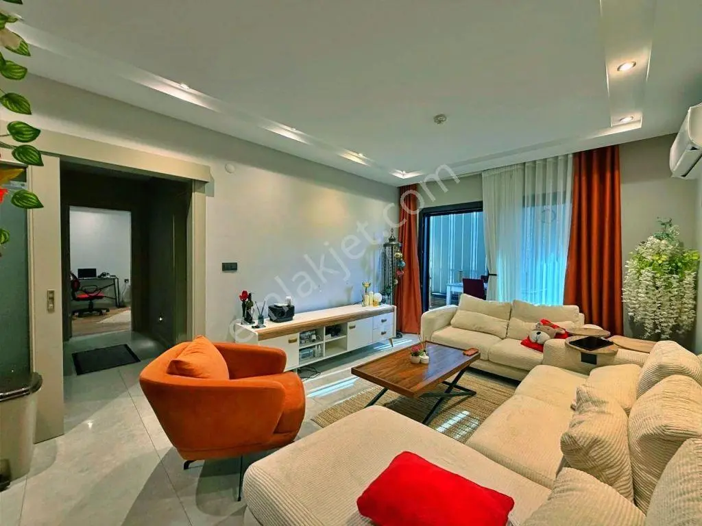 Uytundan Örende Havuzlu Ultralüks Sitede Arakat Satılık 2+1 — fotoğraf 19