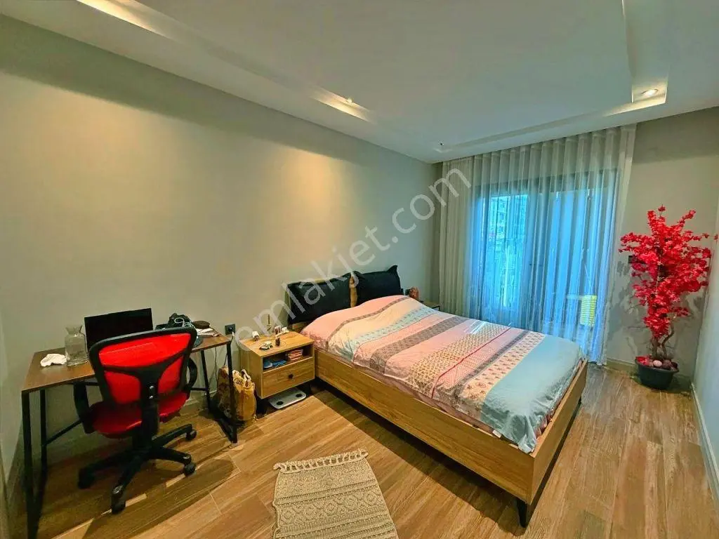 Uytundan Örende Havuzlu Ultralüks Sitede Arakat Satılık 2+1 — fotoğraf 24