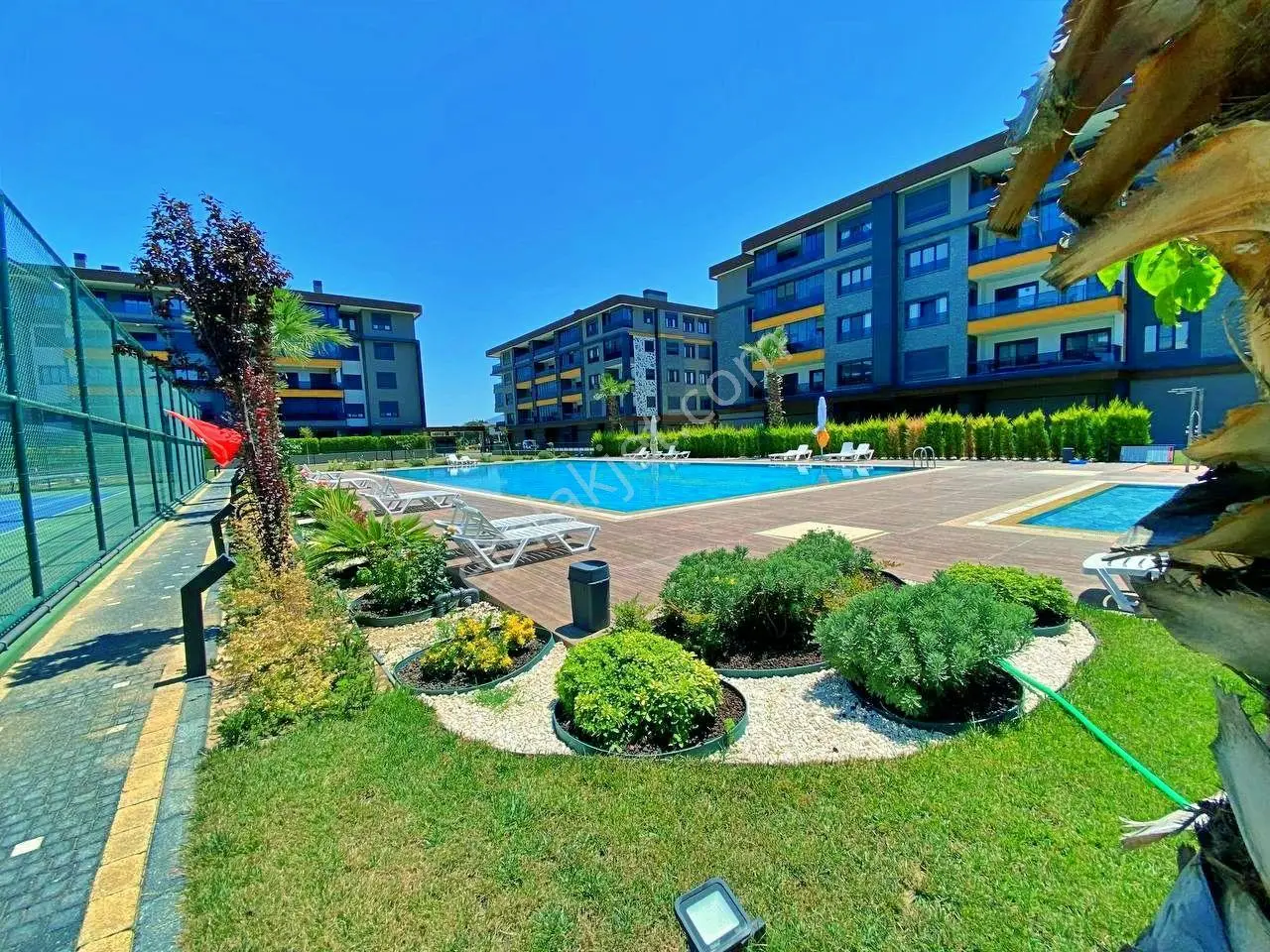 Uytundan Örende Havuzlu Ultralüks Sitede Arakat Satılık 2+1 — fotoğraf 30