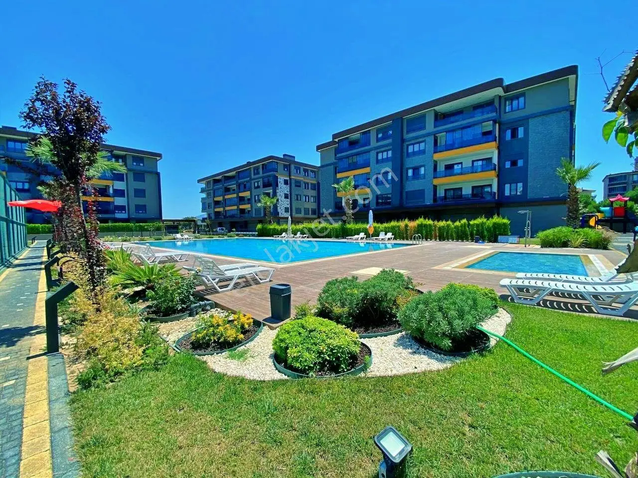 Uytundan Örende Havuzlu Ultralüks Sitede Arakat Satılık 2+1 — fotoğraf 32