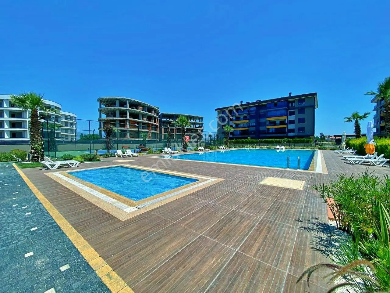 Uytundan Örende Havuzlu Ultralüks Sitede Arakat Satılık 2+1 — fotoğraf 34