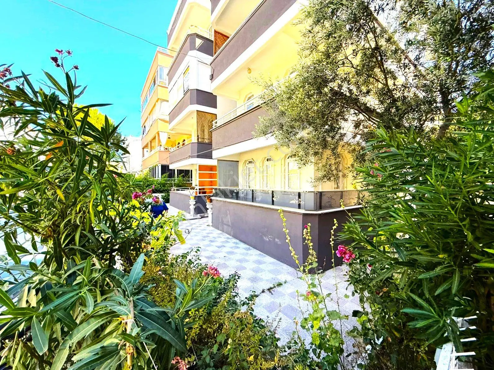 𝄞tek Yetkili Melodi'den Tam Merkez'de Arakat Ön Cephe Ayrı Mutfaklı Denize 250mt 2+1 Daire — fotoğraf 4