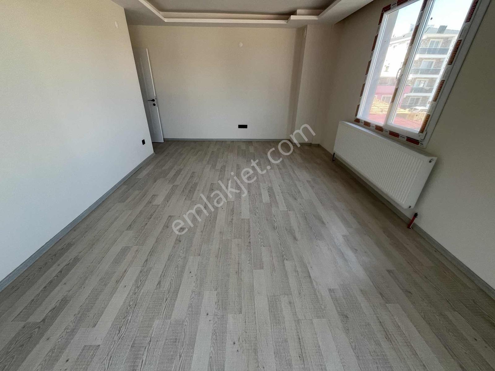 Dağlı !gayrimenkul'den 3+1 Ara- Kat Çift'banyo Cadde'üzeri ! — fotoğraf 4